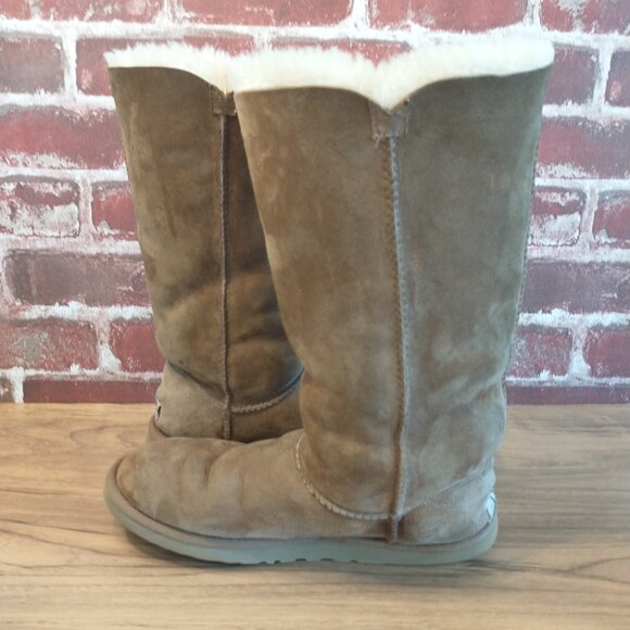 Ugg Boots Womens Size 6 Triple Bailey Button Brown Classic Boot - Picture 6 of 8